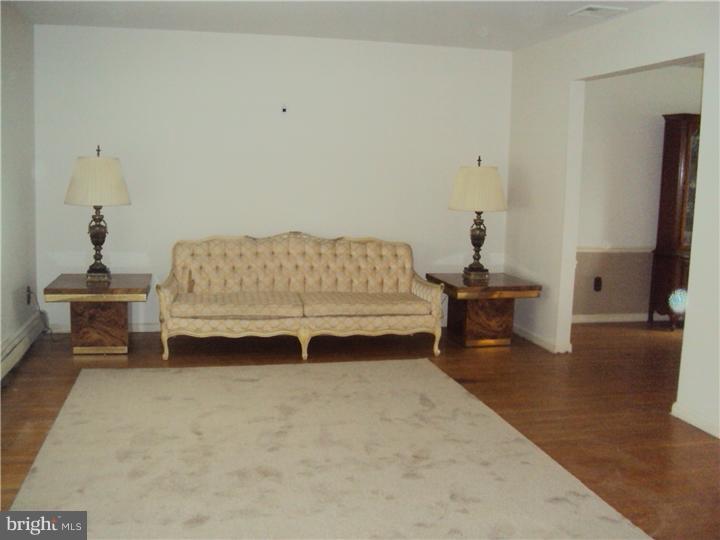 9 Maureen Road Holland, PA 18966 - Photo 4 of 20