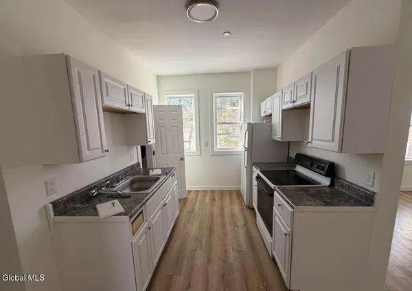 $645,000 | 8 Gardiner Street, Amsterdam, NY 12010