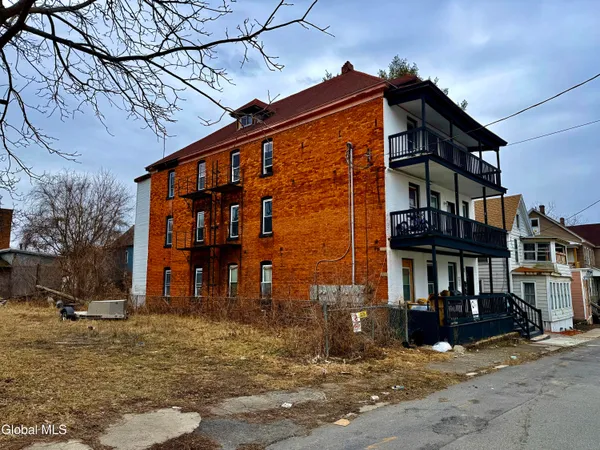 $645,000 | 8 Gardiner Street, Amsterdam, NY 12010