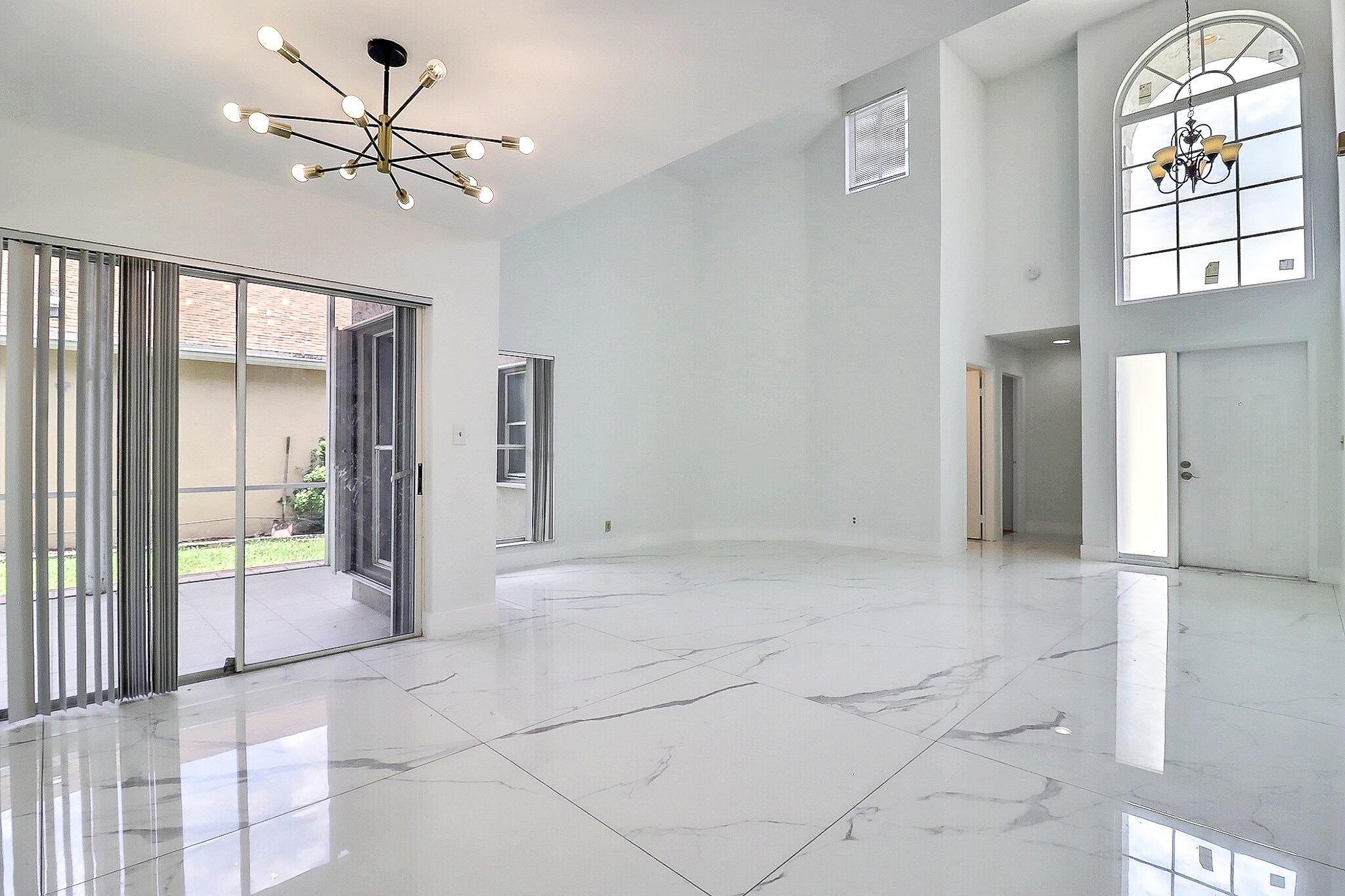9401 Aegean Drive Boca Raton, FL 33496 - Photo 9 of 27 Living Room