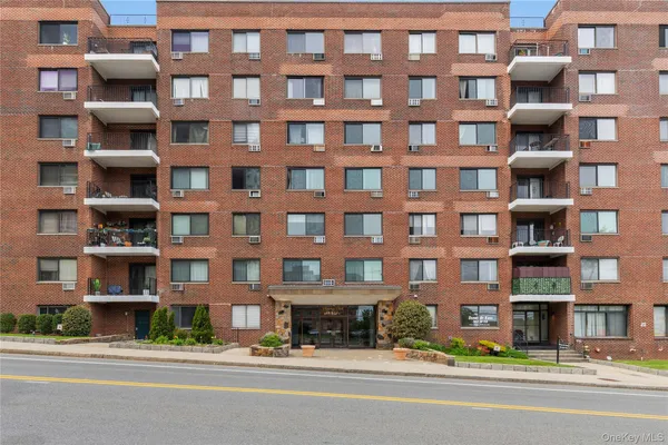 $199,000 | 25 Lake Street, Unit 2C, White Plains, NY 10603