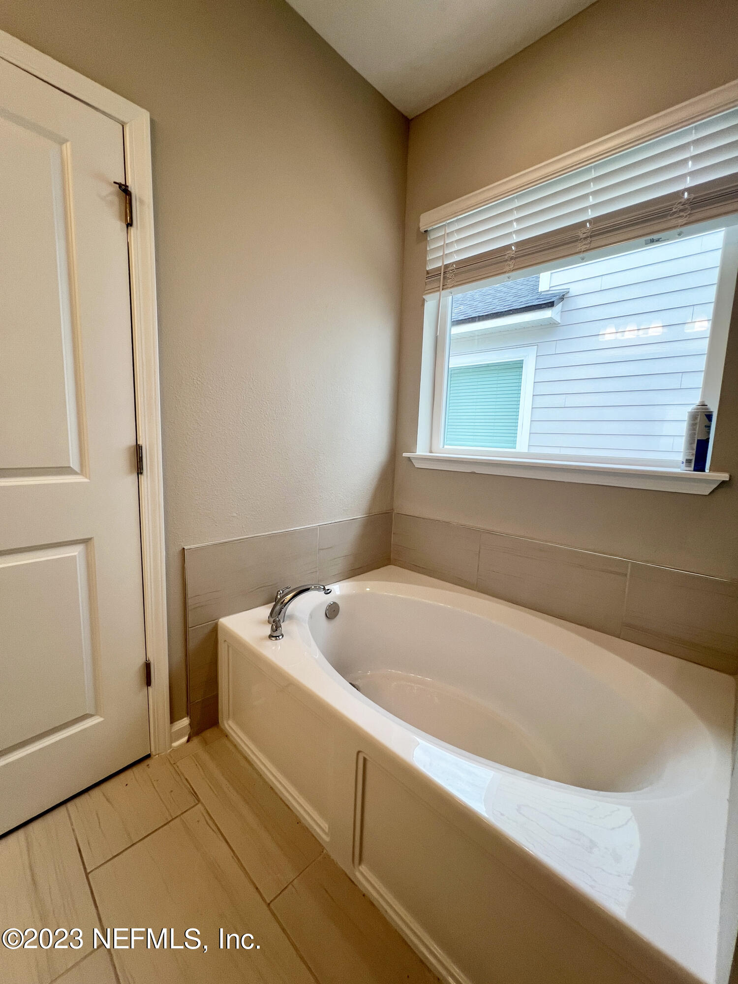 385 Brookgreen Way St. Augustine, FL 32092 - Photo 19 of 32 a bathroom with a bathtub and a shower