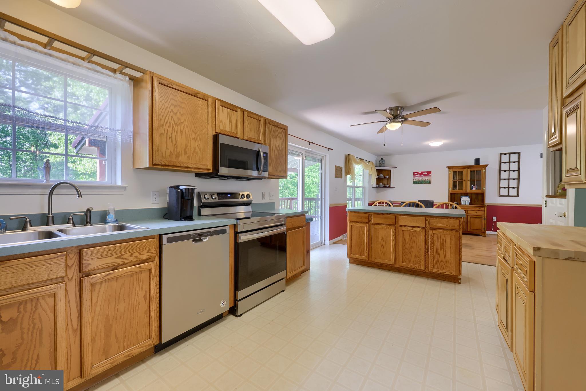 1826 Pin Oak Drive Spring Grove, PA 17362 - Photo 9 of 36 Gallery Image 9