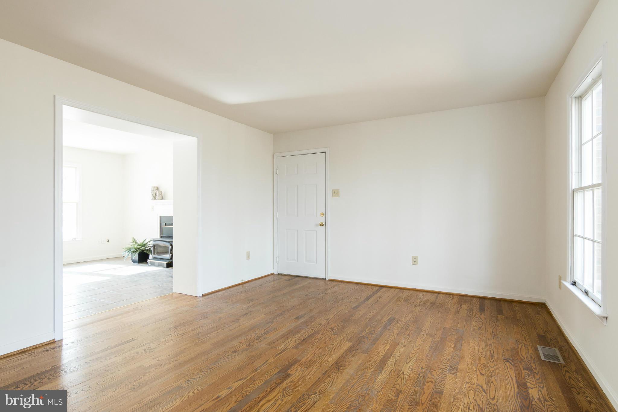 421 Twin Arch Road Mount Airy, MD 21771 - Photo 12 of 30 Living Room