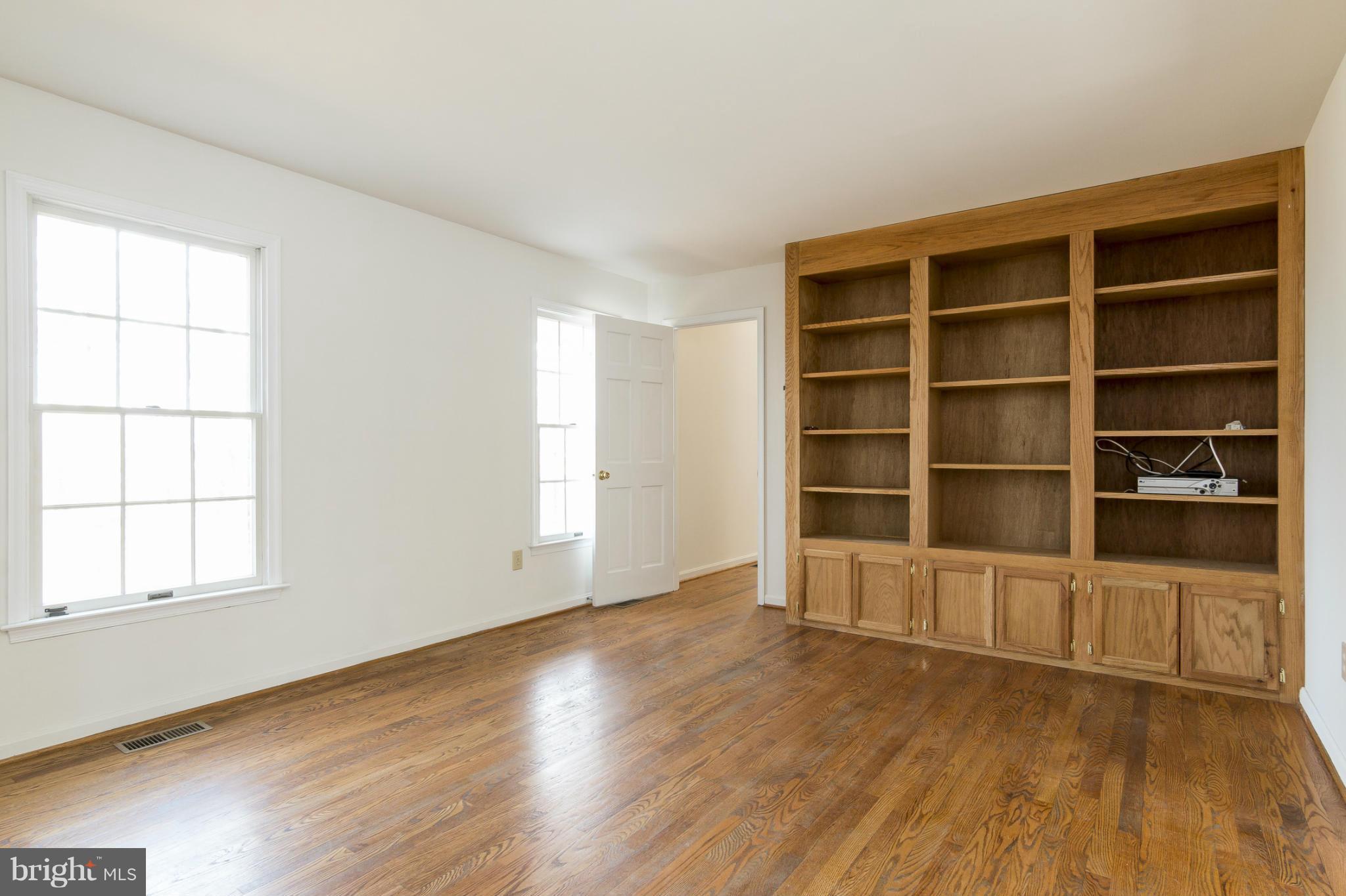 421 Twin Arch Road Mount Airy, MD 21771 - Photo 13 of 30 Living Room