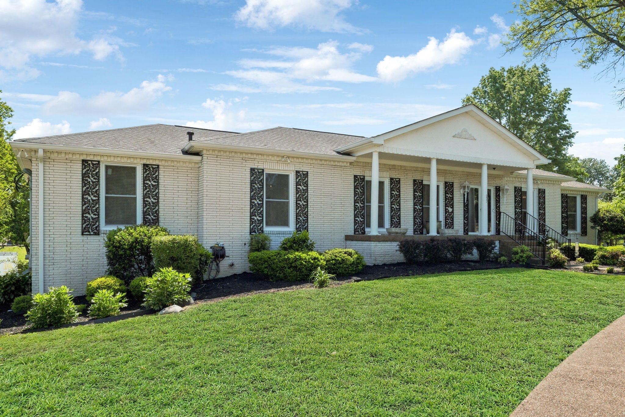 223 Kennett Road Old Hickory, TN 37138 - Photo 3 of 78 Gallery Image 3