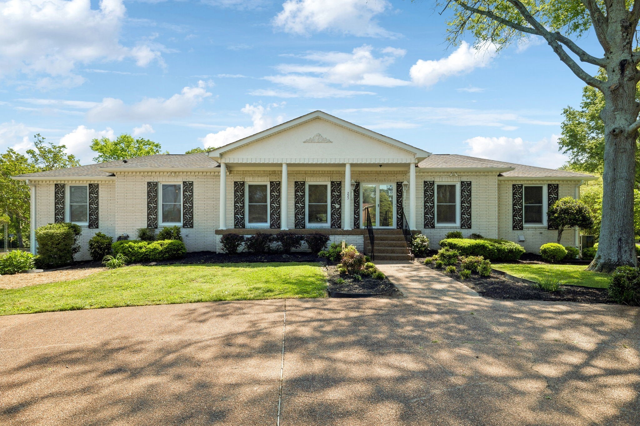 223 Kennett Road Old Hickory, TN 37138 - Photo 4 of 78 Gallery Image 4