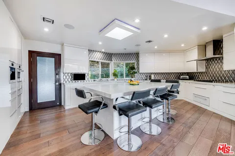 $2,499,000 | 3430 Wrightwood Drive, Studio City, CA 91604