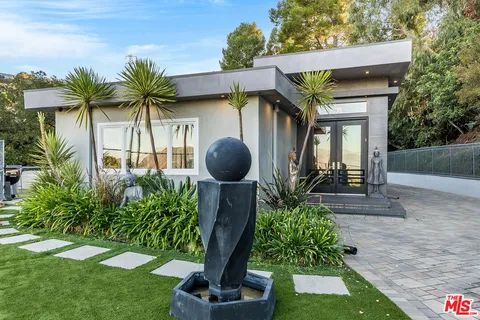 $2,499,000 | 3430 Wrightwood Drive, Studio City, CA 91604