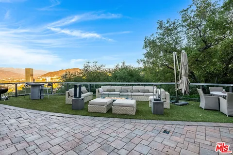 $2,499,000 | 3430 Wrightwood Drive, Studio City, CA 91604