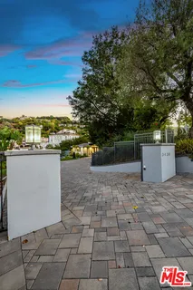 $2,499,000 | 3430 Wrightwood Drive, Studio City, CA 91604