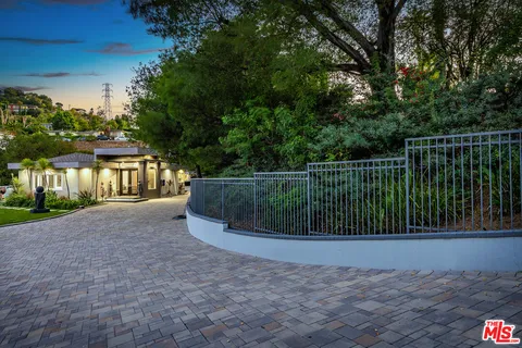 $2,499,000 | 3430 Wrightwood Drive, Studio City, CA 91604