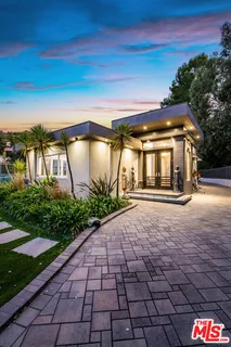 $2,499,000 | 3430 Wrightwood Drive, Studio City, CA 91604