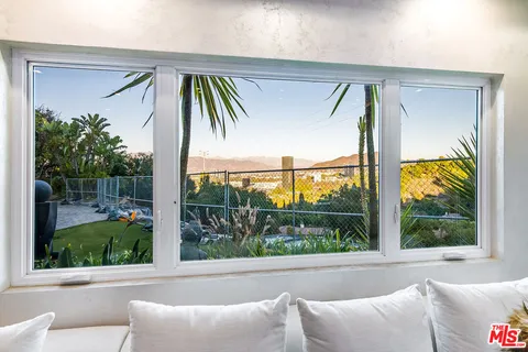 $2,499,000 | 3430 Wrightwood Drive, Studio City, CA 91604