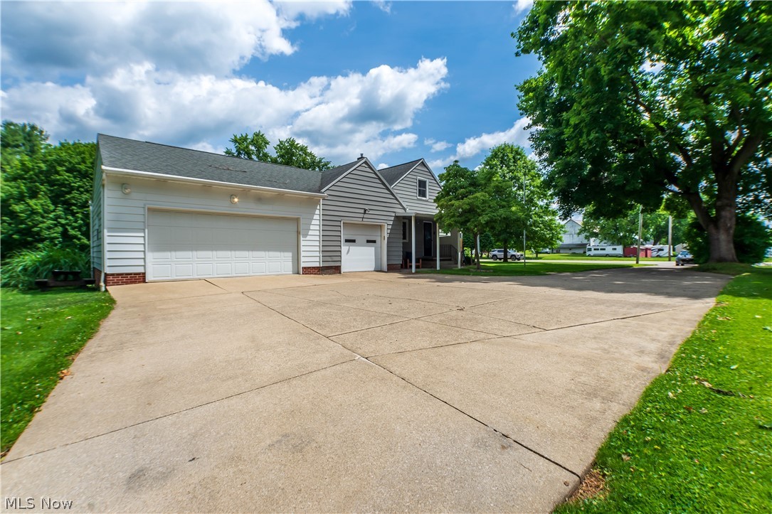 2748 Canton Road Uniontown, OH 44685 - Photo 11 of 49