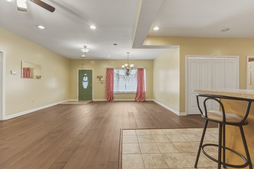202 Riverside Drive Hinton, WV 25951 - Photo 6 of 40 Gallery Image 6