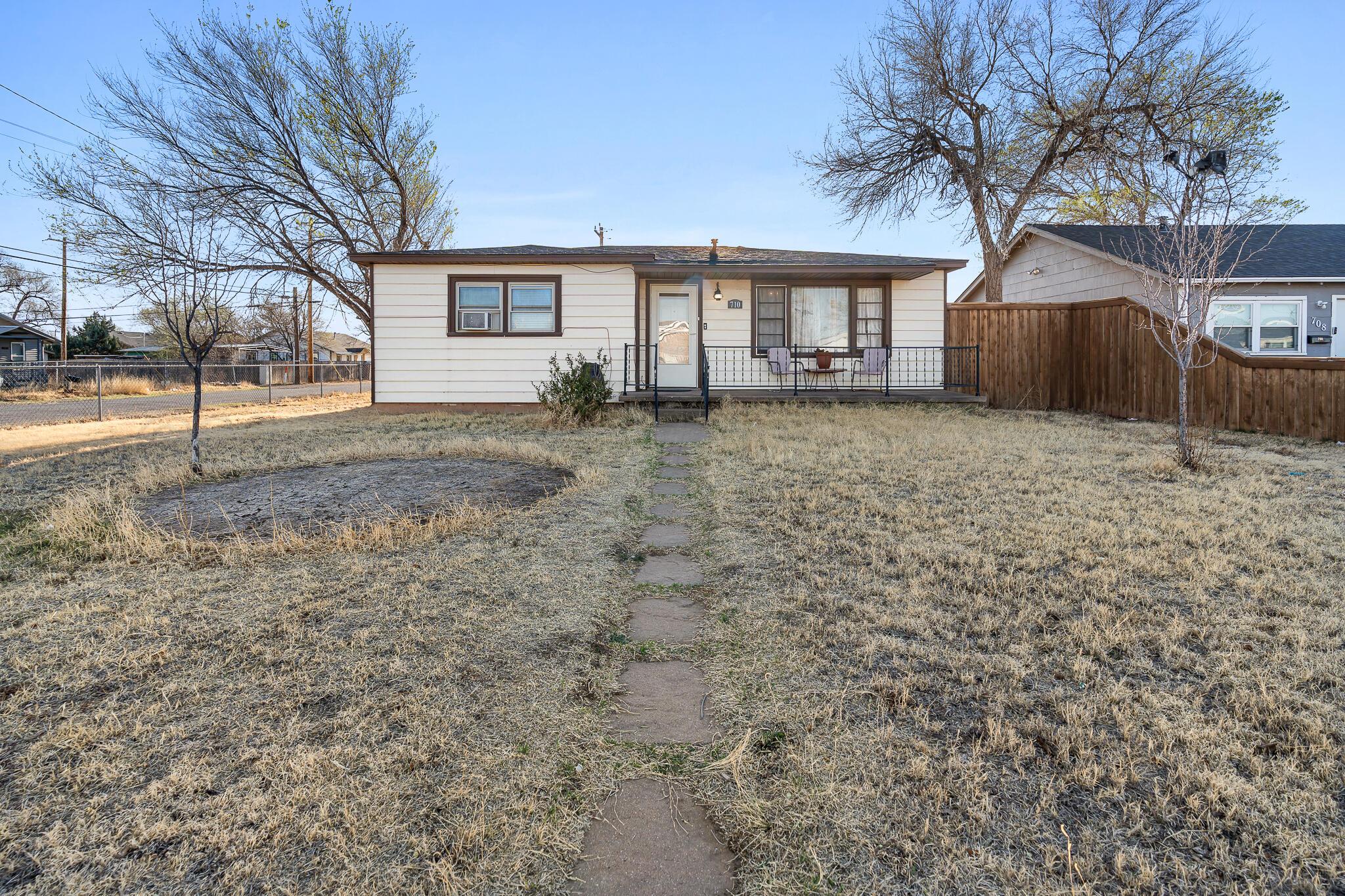 710 North Roberts Street Amarillo, TX 79107 - Photo 5 of 20 a view of a house with a yard