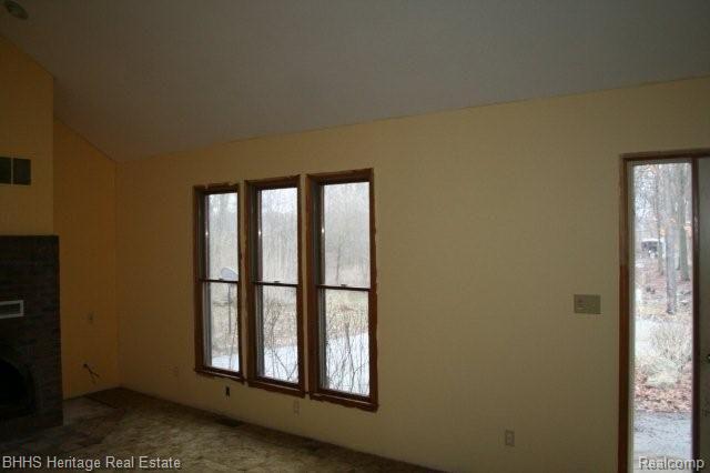 6600 West Lange Road Fowlerville, MI 48836 - Photo 8 of 23 Living Room