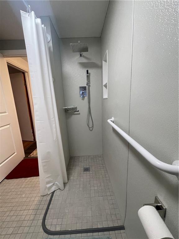 417 North 6th Avenue Butler, PA 16001 - Photo 18 of 25 a bathroom with a sink