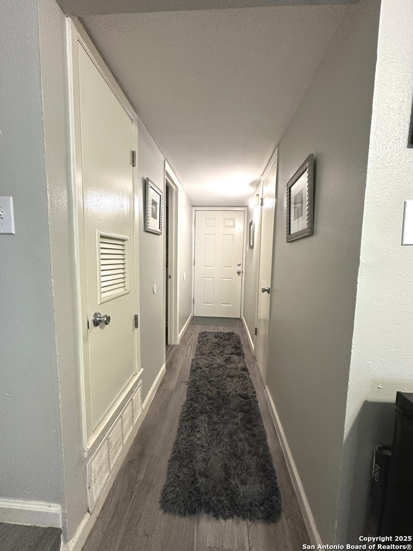 911 Vance Jackson Road, Unit Y San Antonio, TX 78201 - Photo 13 of 40 a view of a hallway