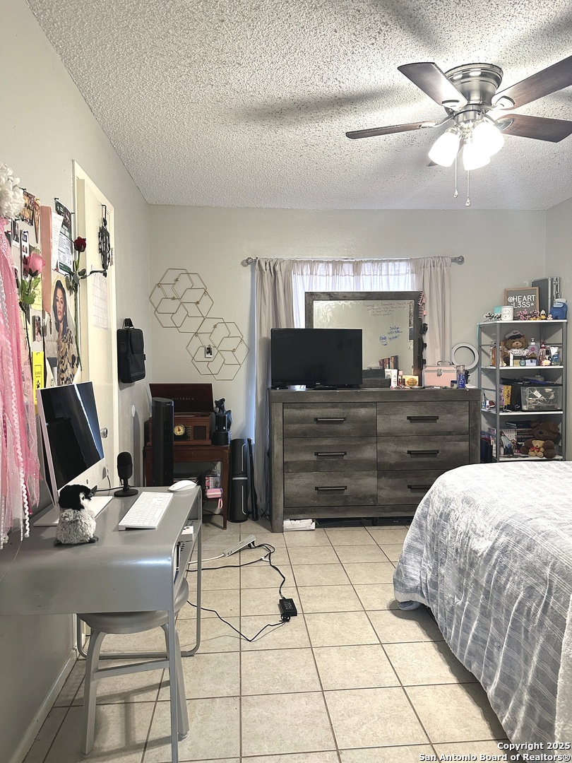 911 Vance Jackson Road, Unit Y San Antonio, TX 78201 - Photo 31 of 40 a bed room with a bed and a television