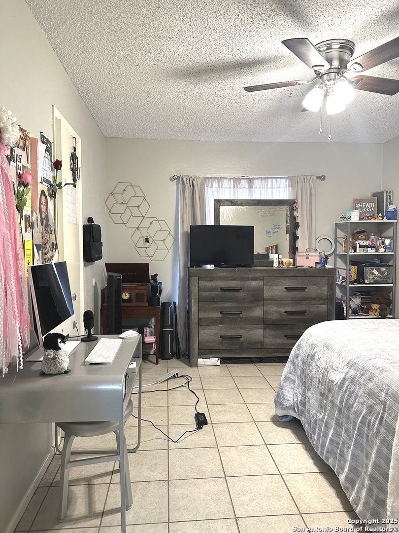 911 Vance Jackson Road, Unit Y San Antonio, TX 78201 - Photo 32 of 40 a bedroom with a bed and a chandelier