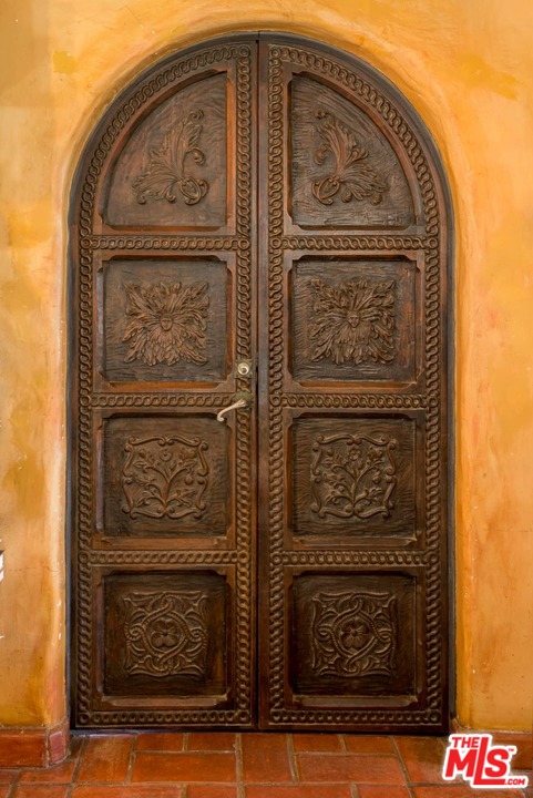17520 Revello Drive Pacific Palisades, CA 90272 - Photo 27 of 51 a view of a door