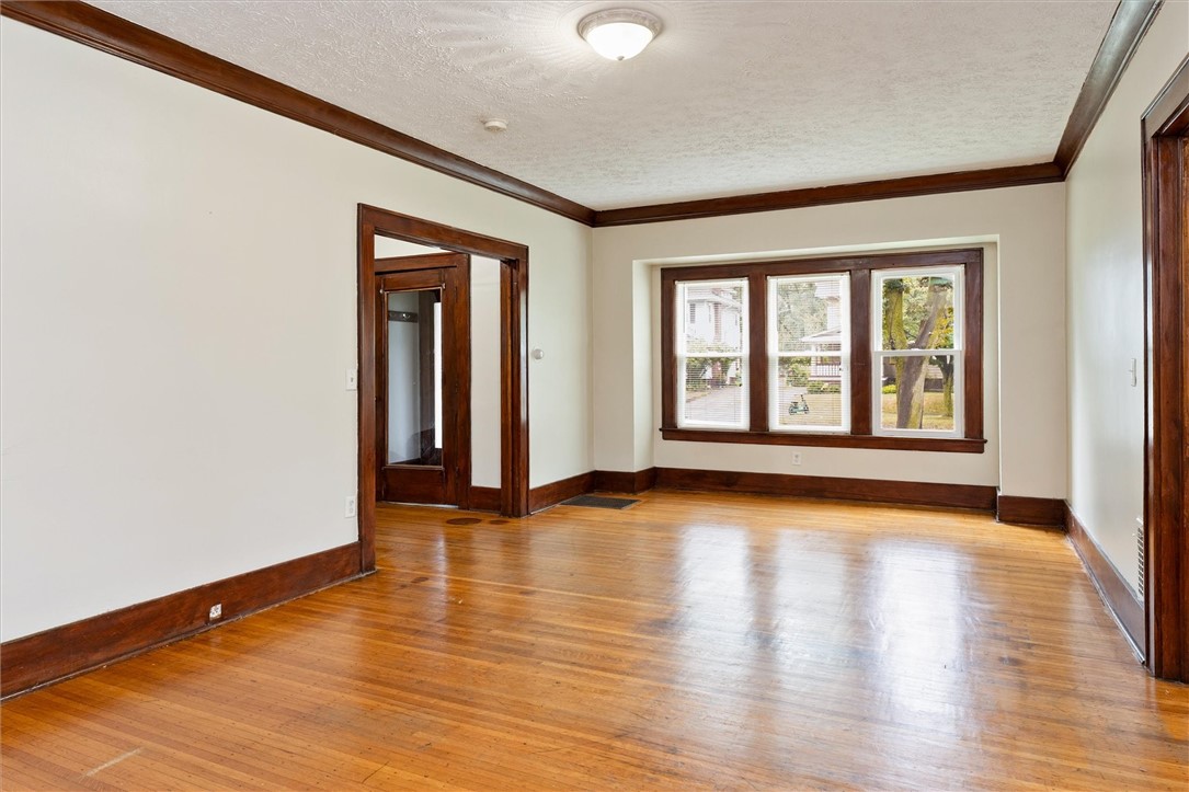 19 Genesee Park Boulevard Rochester, NY 14611 - Photo 13 of 50