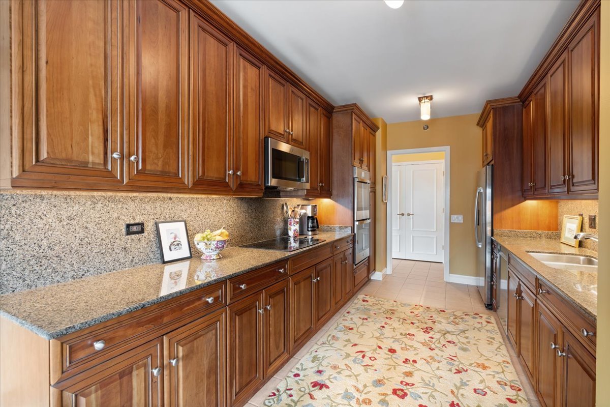 501 North Clinton Street, Unit 1303 Chicago, IL 60654 - Photo 13 of 46