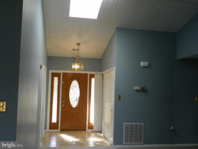 5339 Aylor Road Fairfax, VA 22032 - Photo 11 of 13 Entrance / Foyer