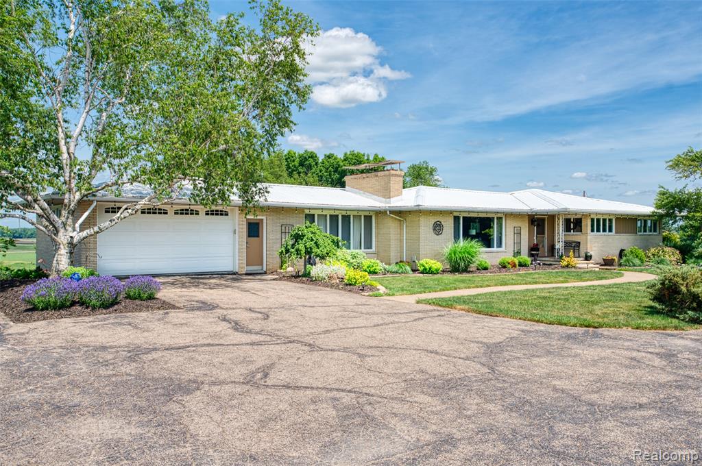 18999 Weller Road Gregory, MI 48137 - Photo 1 of 57