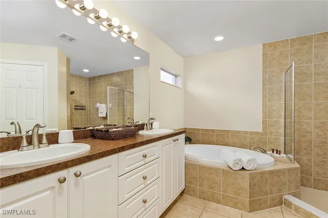 $2,400 | 1909 Southwest 28th Street, Cape Coral, FL 33914