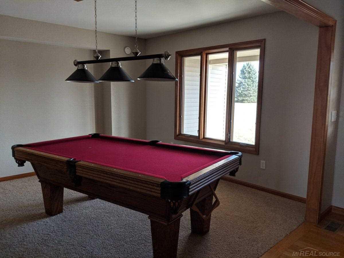 18400 Kent Road Dundee, MI 48131 - Photo 9 of 24 31375346-8.JPG