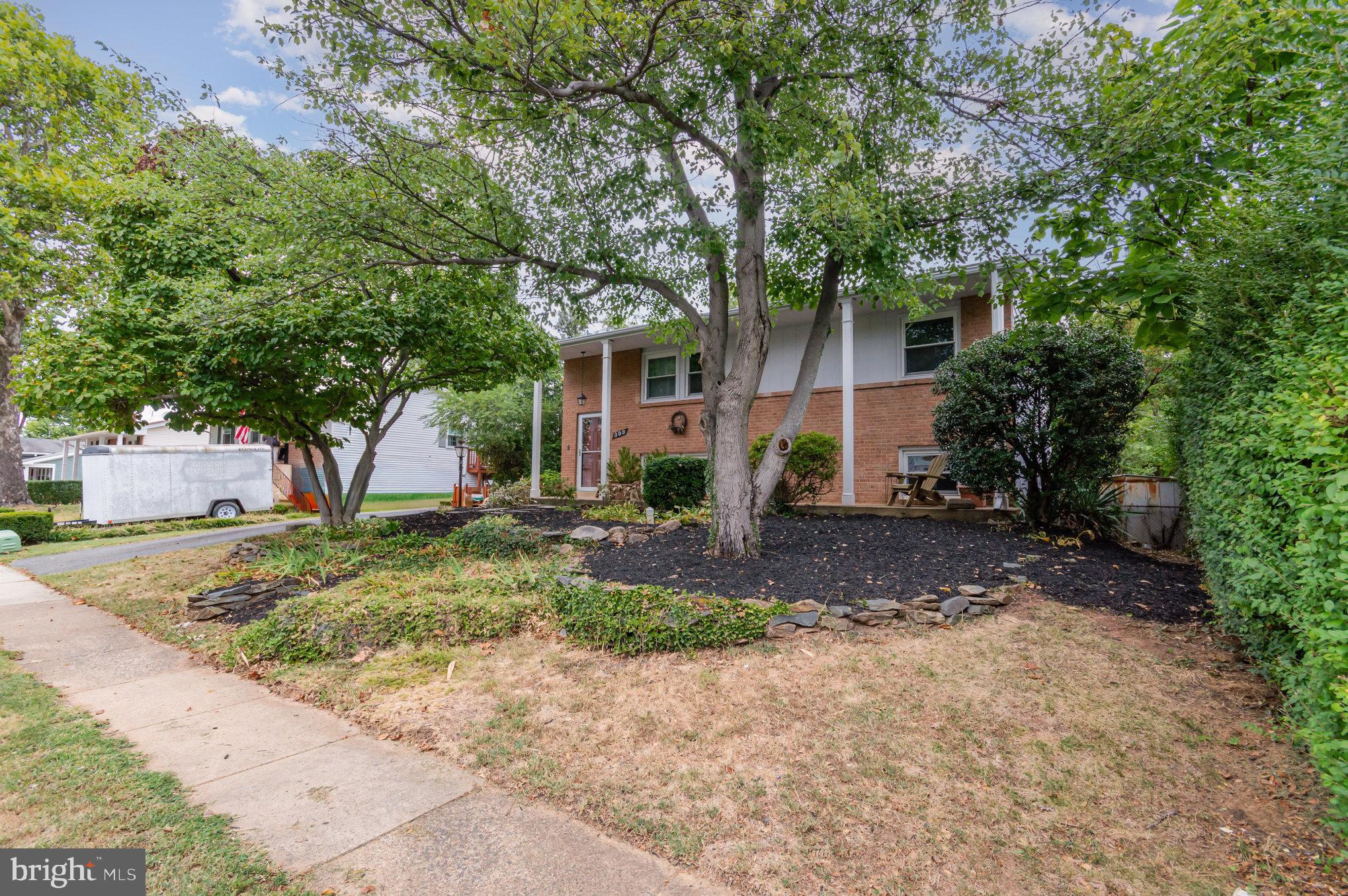 309 Williamsburg Road Sterling, VA 20164 - Photo 5 of 30 a view of a house with a tree in front of it