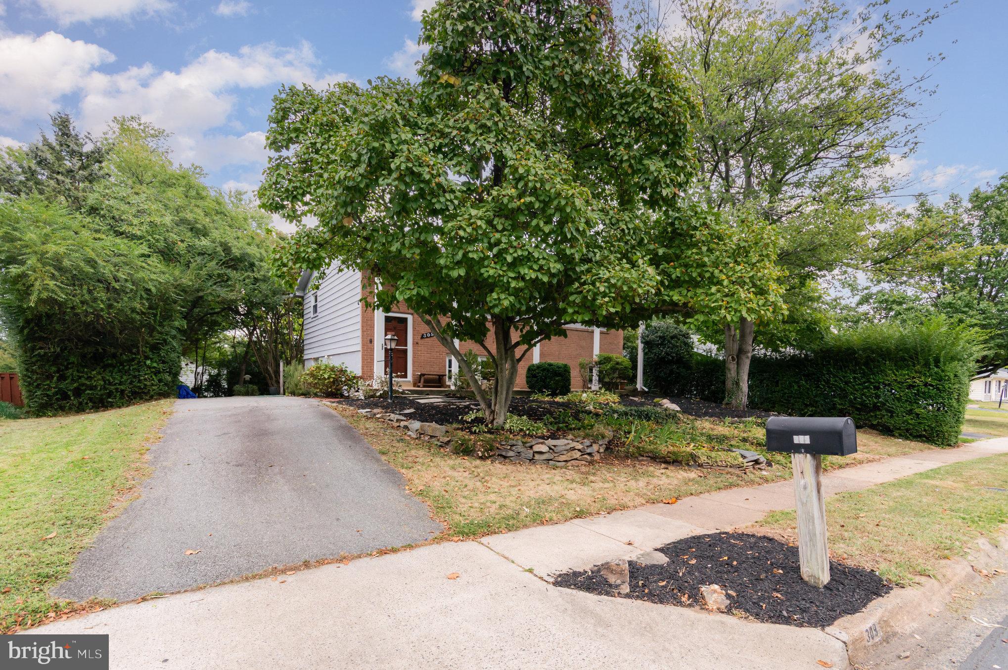 309 Williamsburg Road Sterling, VA 20164 - Photo 6 of 30 a front view of a house with garden