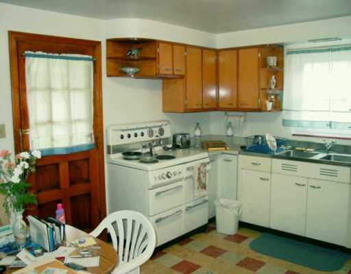 720 Naysmith Road North Versailles, PA 15137 - Photo 4 of 8 Kitchen.