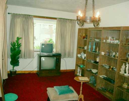 720 Naysmith Road North Versailles, PA 15137 - Photo 6 of 8 Den/Family/Great Room.