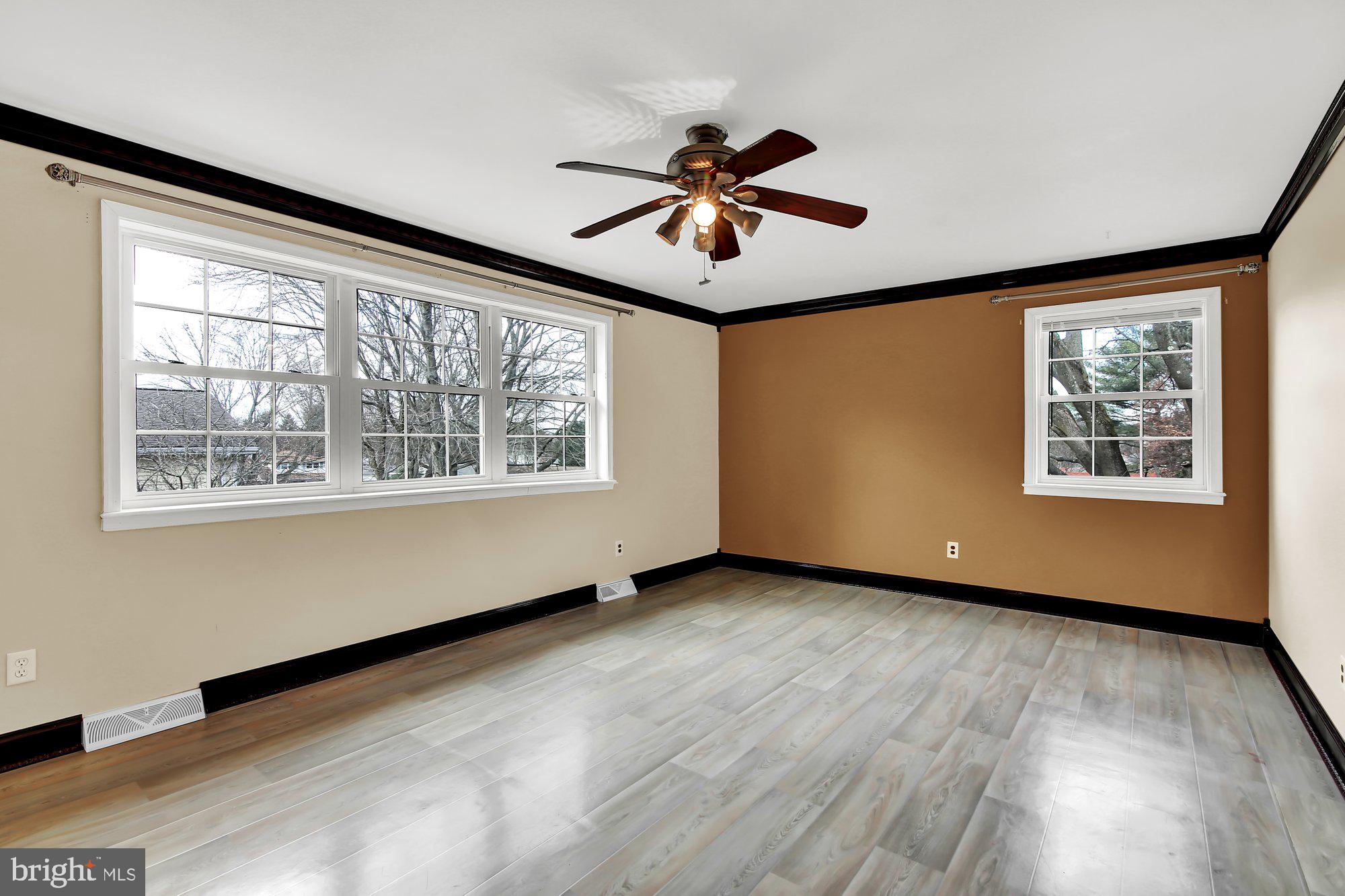 16 Higgins Road Newark, DE 19711 - Photo 9 of 27 Living Room