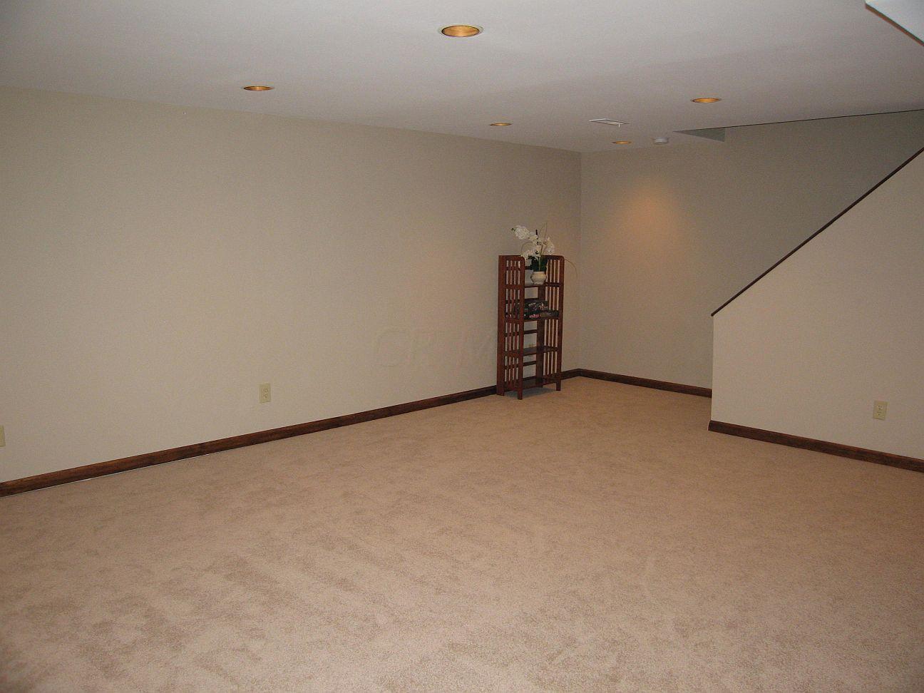 1608 Barrington Road Columbus, OH 43221 - Photo 23 of 27