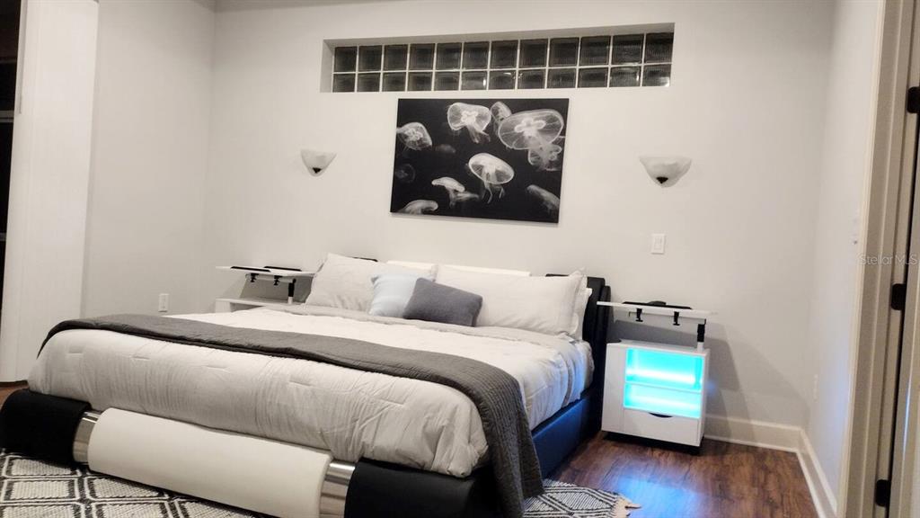 4250 Swift Road Sarasota, FL 34231 - Photo 11 of 23