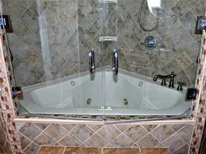 $925,000 | 5863 Bellaire Drive, New Orleans, LA 70124