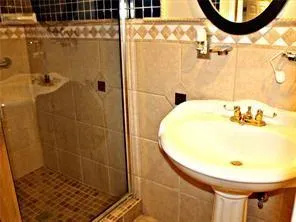 $925,000 | 5863 Bellaire Drive, New Orleans, LA 70124