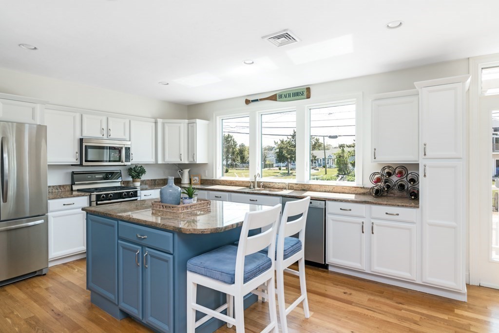 98 Central Avenue Scituate, MA 02066 - Photo 7 of 35