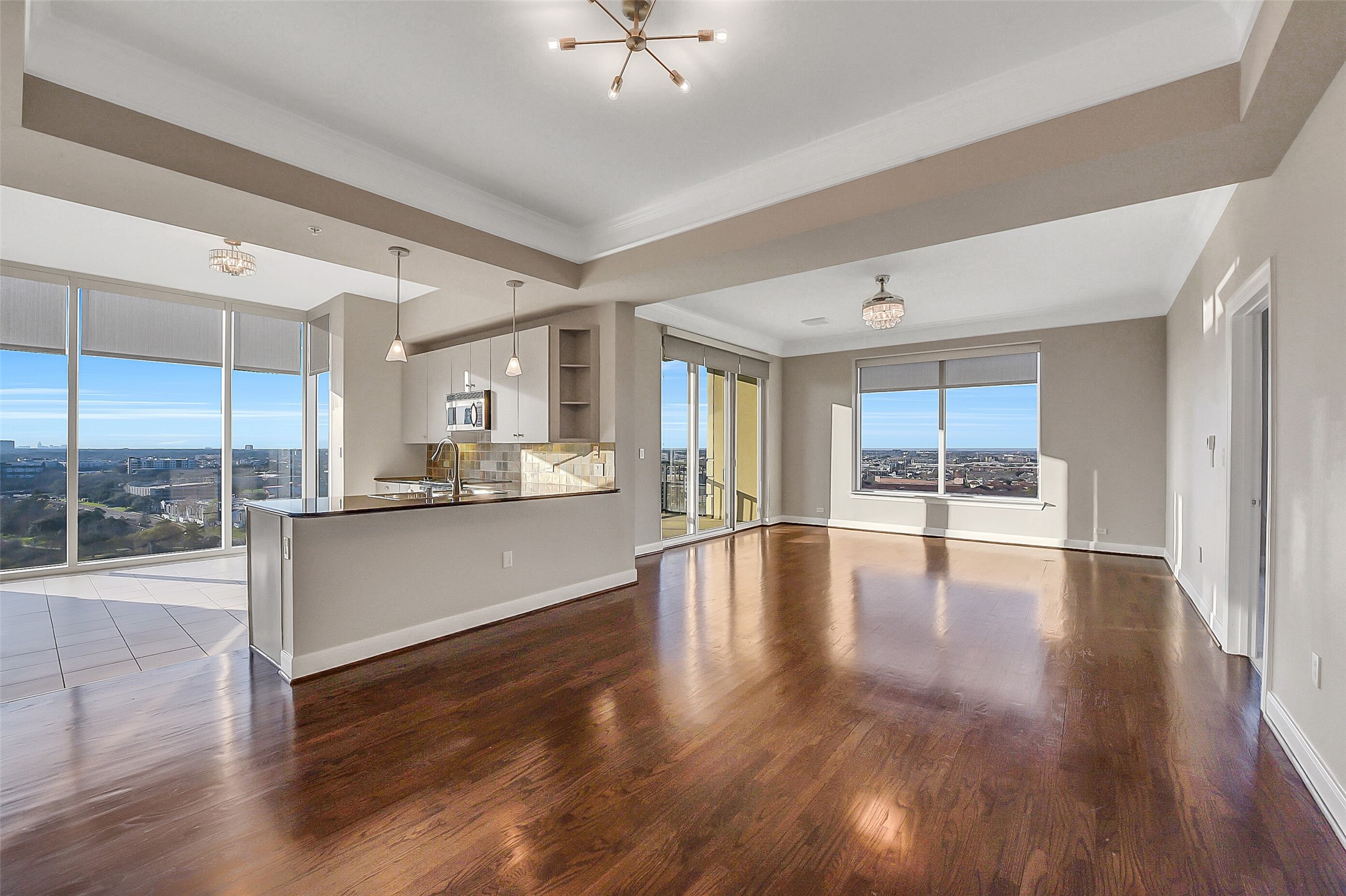 3333 Allen Parkway, Unit 1609 Houston, TX 77019 - Photo 33 of 33 Welcome to 3333 Allen Parkway #1609. Gleaming hardwood floors greet you inn the main living areas. The open floor plan offers spectacular views from all all angles.