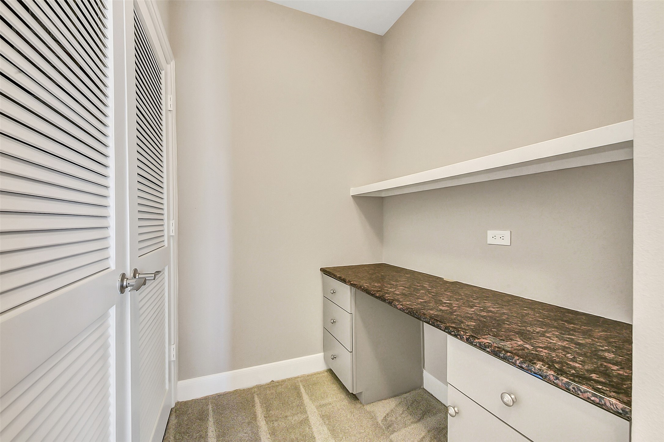 3333 Allen Parkway, Unit 1609 Houston, TX 77019 - Photo 13 of 33 Integrated home office nook with built-in desk and cabinetry—perfect for remote work or a private study area