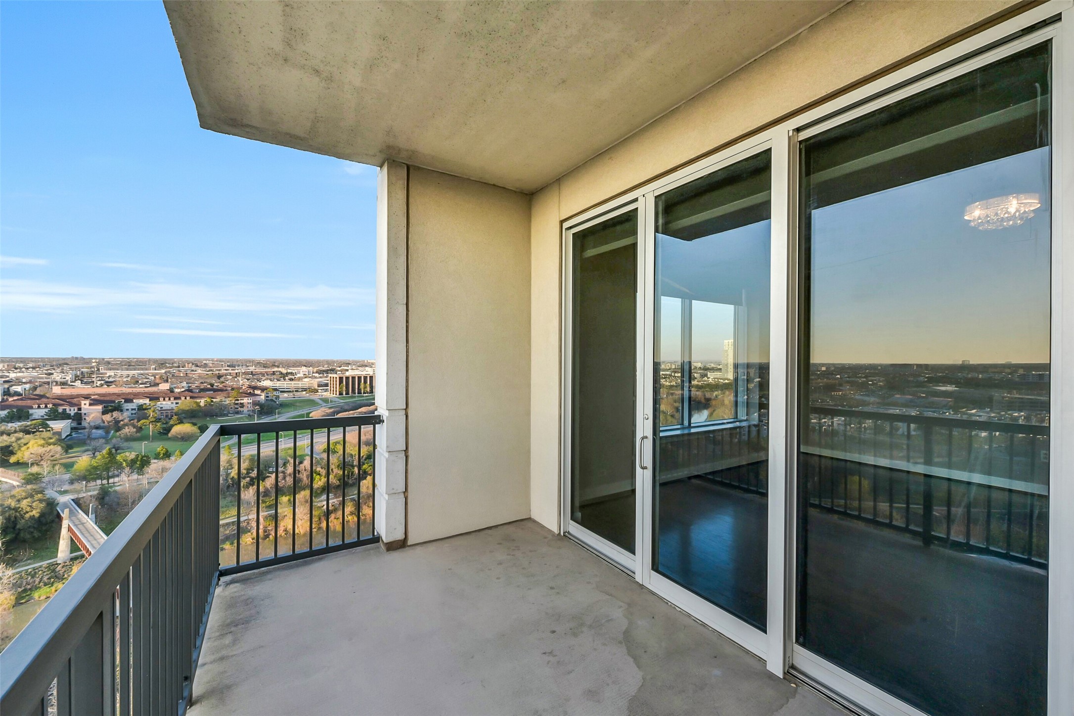 3333 Allen Parkway, Unit 1609 Houston, TX 77019 - Photo 17 of 33 Private balcony with picturesque views overlooking the park and the city’s most recognizable landmarks