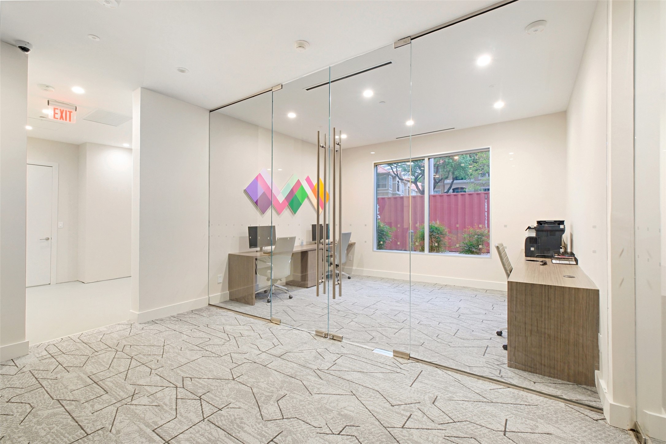 3333 Allen Parkway, Unit 1609 Houston, TX 77019 - Photo 23 of 33 Sleek business center provides additional workspace with contemporary allure.