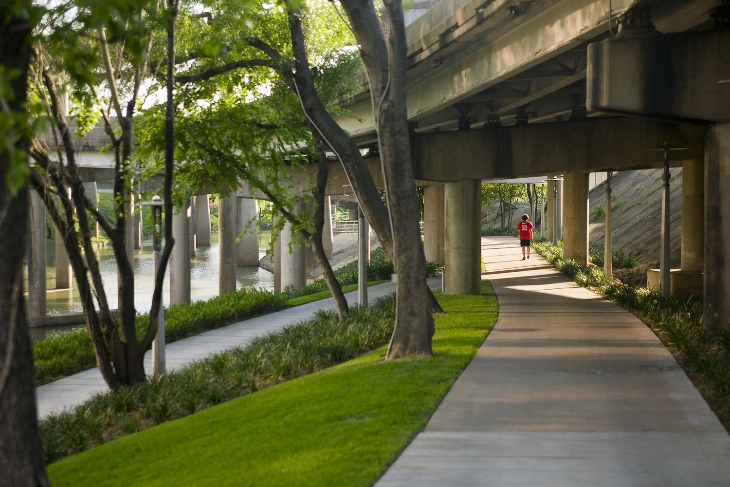 3333 Allen Parkway, Unit 1609 Houston, TX 77019 - Photo 28 of 33 Buffalo Bayou Park features over 15 miles of paved and natural trails for hiking and biking, with four pedestrian bridges connecting the north and south banks.