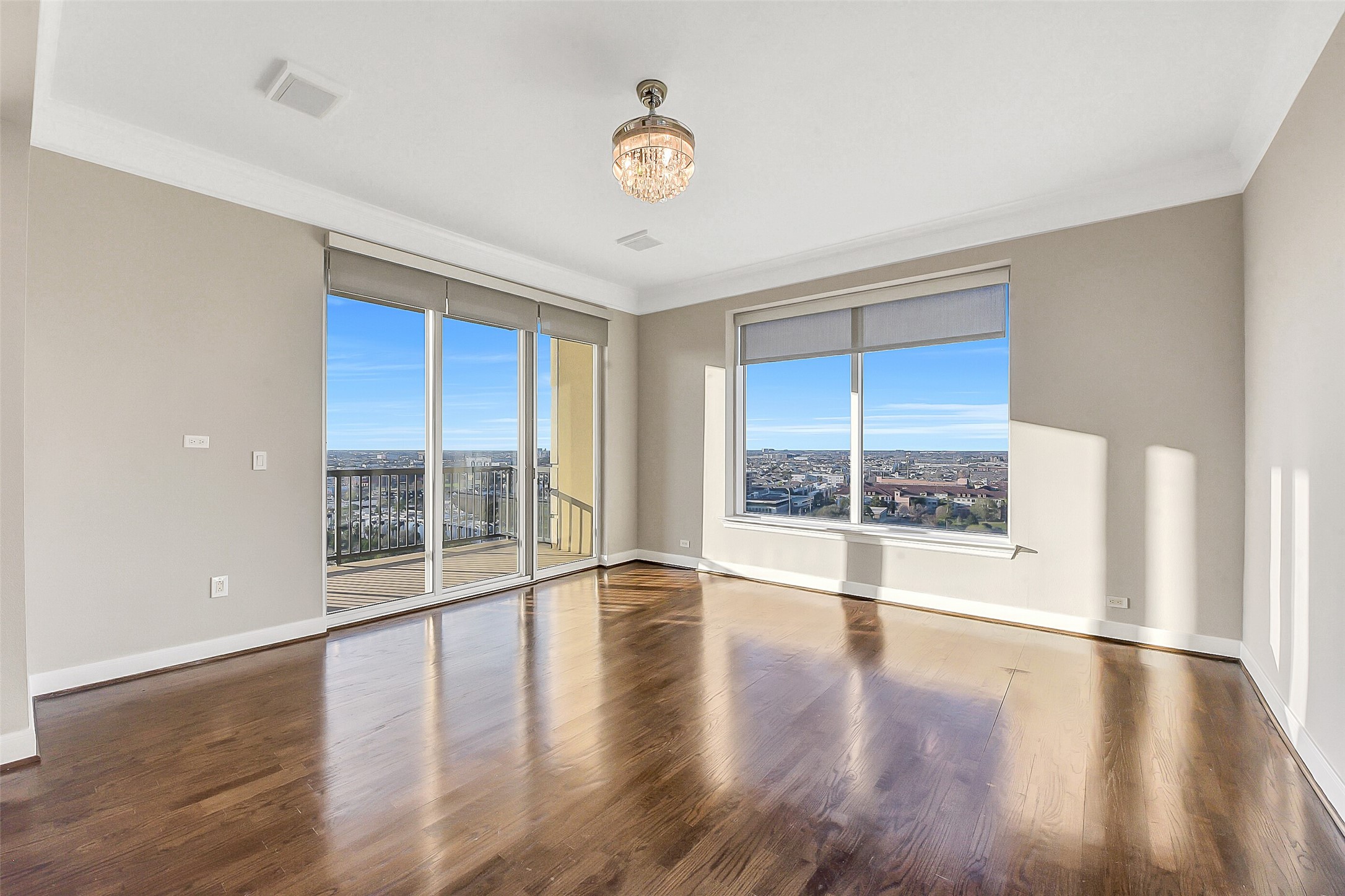 3333 Allen Parkway, Unit 1609 Houston, TX 77019 - Photo 3 of 33 An adaptable open-concept layout that effortlessly transitions to suit your unique lifestyle needs.