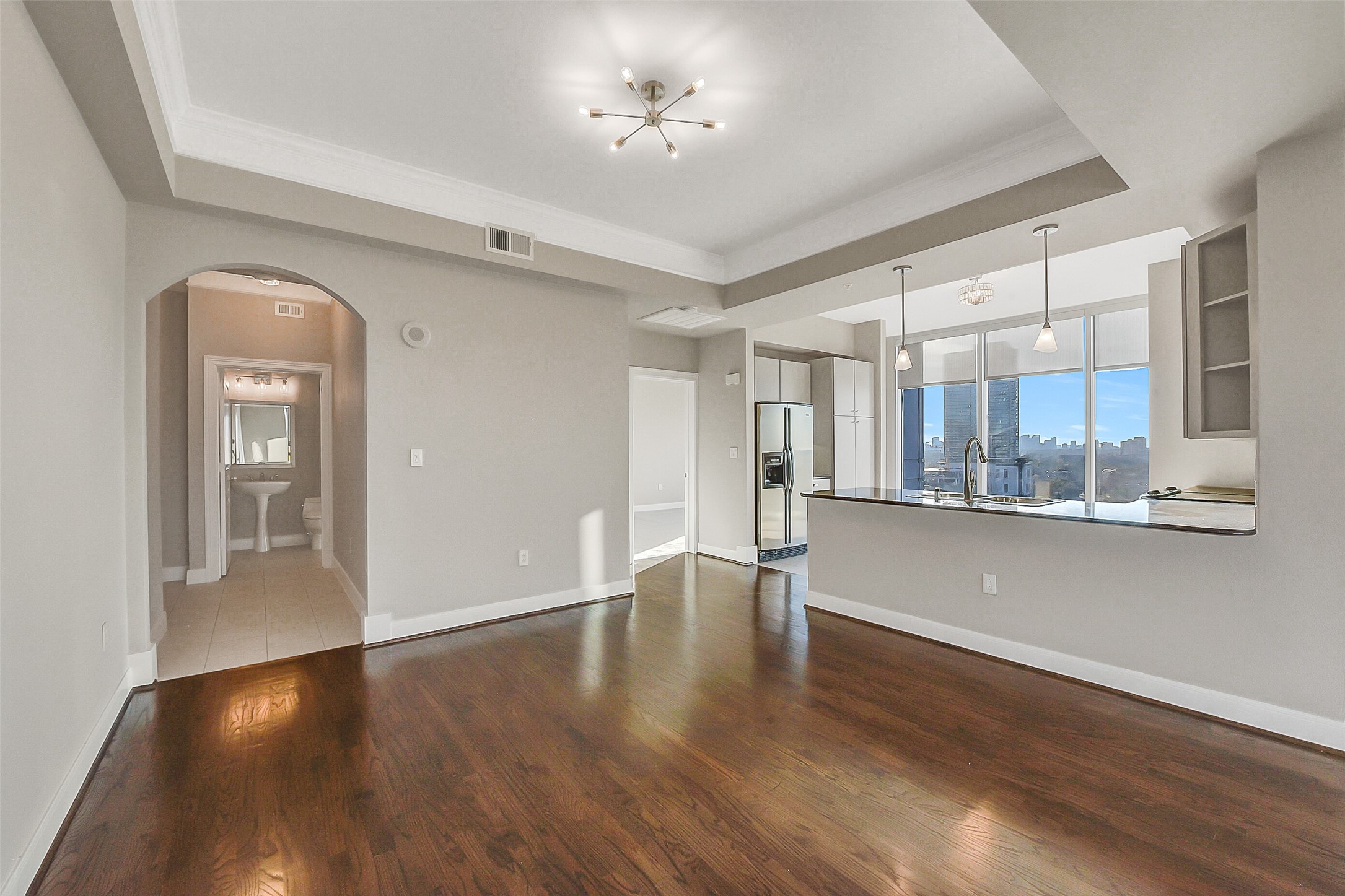 3333 Allen Parkway, Unit 1609 Houston, TX 77019 - Photo 6 of 33 A versatile flex space located off the kitchen, perfect for a formal dining room or an intimate secondary sitting area
